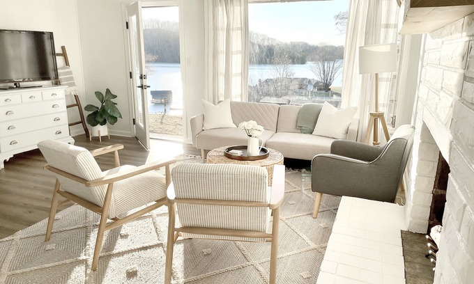 Ingles House | Adorable Lake House with Amazing Views