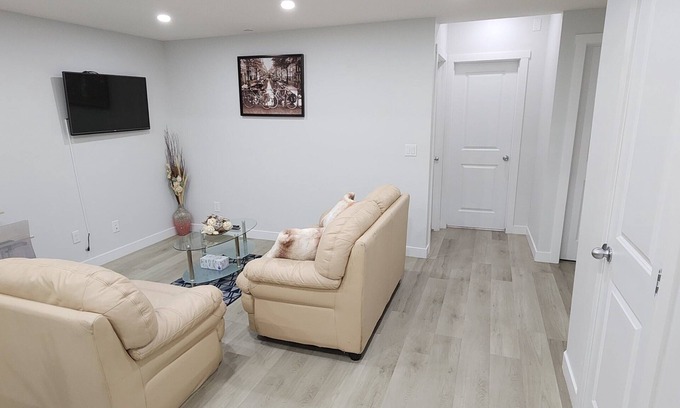 Northwest Calgary House | Adorable Legal Suite in NW, Calgary