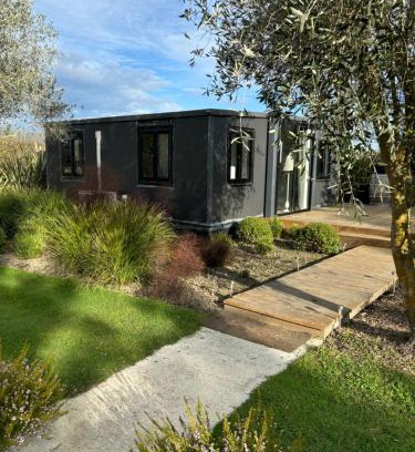 Longlands Apartment | Adorable little container house