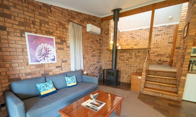Bethany House | Adorable Lodge 1 AT Blickinstal Retreat