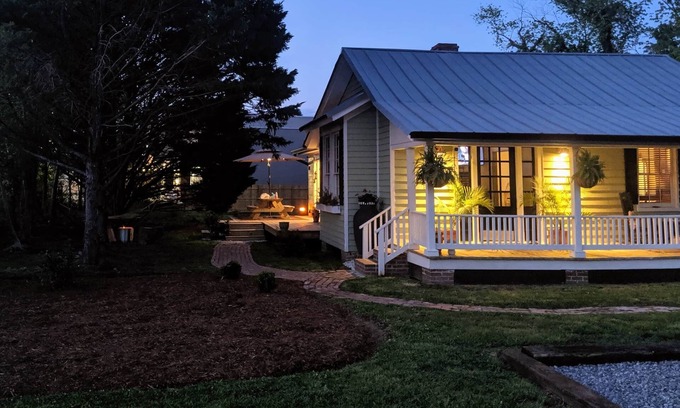 Mathews House | Adorable Main St. Cottage, Couples Retreat