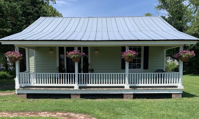 Mathews Cottage | Adorable Main Street Cottage, Modern Couples Retreat