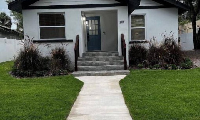 Tampa Heights House | Adorable Modern Patio Bungalow Near Downtown Tampa