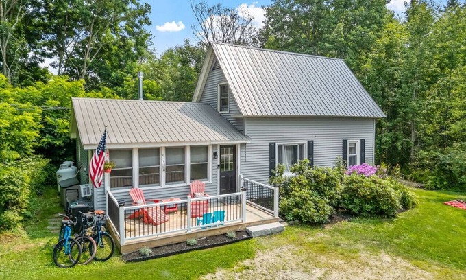 Jefferson House | Adorable Mountain View New Englander