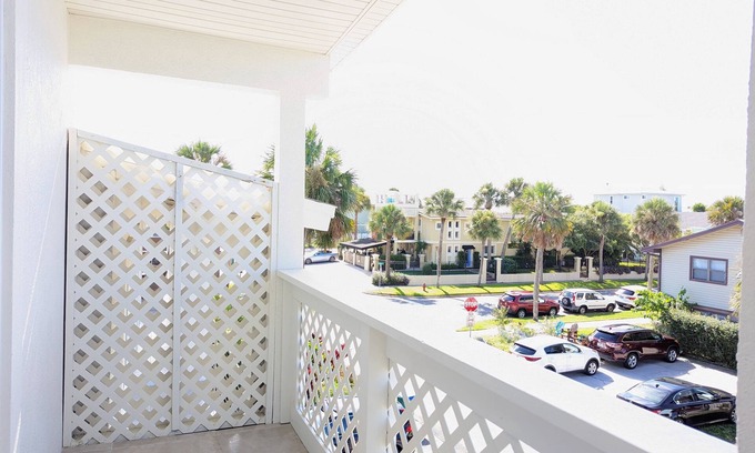 Neptune Beach House | Adorable Neptune Beach 2bed, monthly - Town Center
