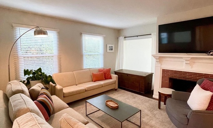 La Mesa House | ADORABLE & newly remodeled house near La Mesa Village & 20 min to the beaches!