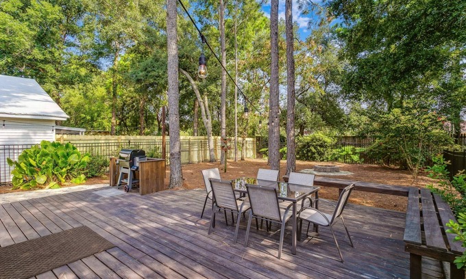 Northeast Pensacola House | Adorable North Pensacola Cottage - Private Back Yard - Fast WiFi - Free Parking - *Reduced Rates*