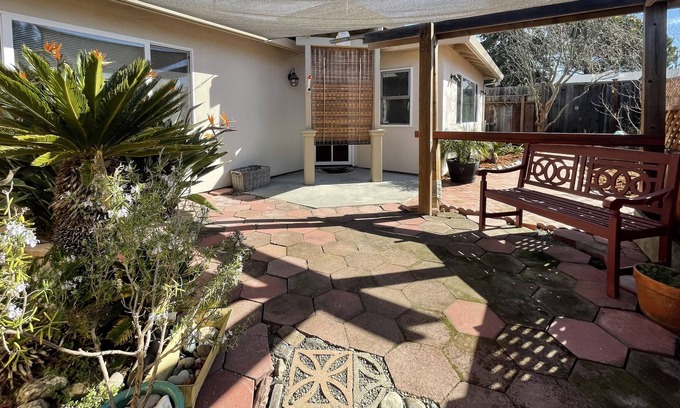 Eastside Santa Cruz Cottage | Adorable One Bedroom Guest House with Hot Tub