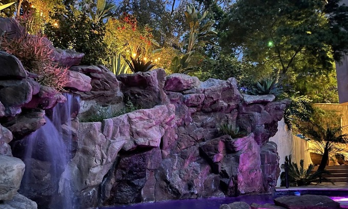 The Flats House | Adorable Patio Ensuite Apt w/ Pool access on private Beverly Hills estate