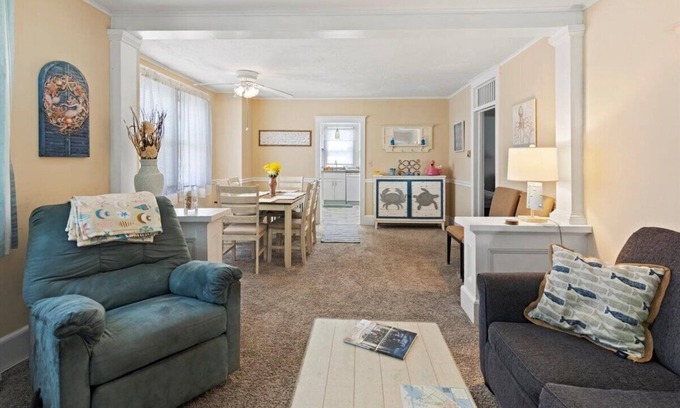 Cape May House | Adorable pet friendly 2 bedroom in Cape May near Rosemans Marina.
