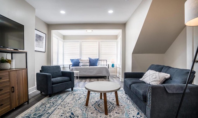 Five Points Apartment | Adorable Riverside Duplex - Close to 5Points