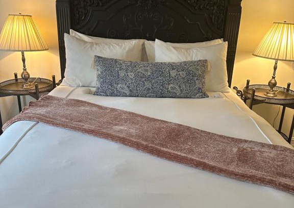 Royal Palm Beach House | Adorable Self Check-in Guest Suite w/Private Patio