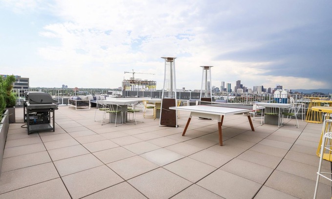 River North Art District Apartment | Adorable Studio in Rino