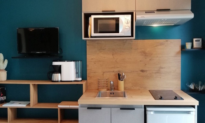 Laluque Apartment | Adorable Studio Neuf. 30 Minutes de la Plage