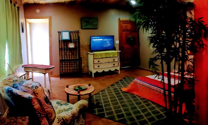 Southside Apartment | Adorable Studio with free parking on property