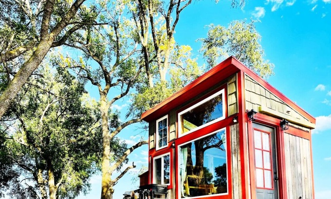 Burbank House | Adorable (Teeny!) Tiny House, Beautiful Views