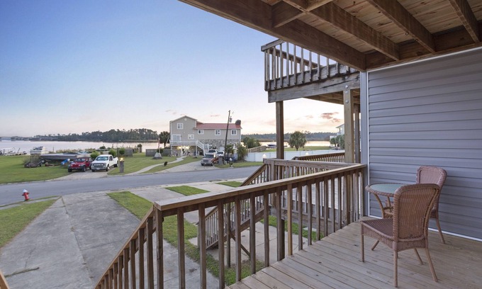 Jacksonville House | Adorable Townhome with Water Views