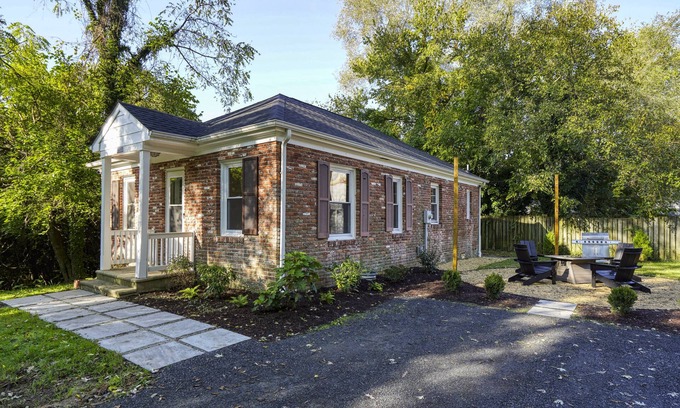 Queen Anne House | Adorable two-bedroom retreat close to Easton, Denton, Centreville