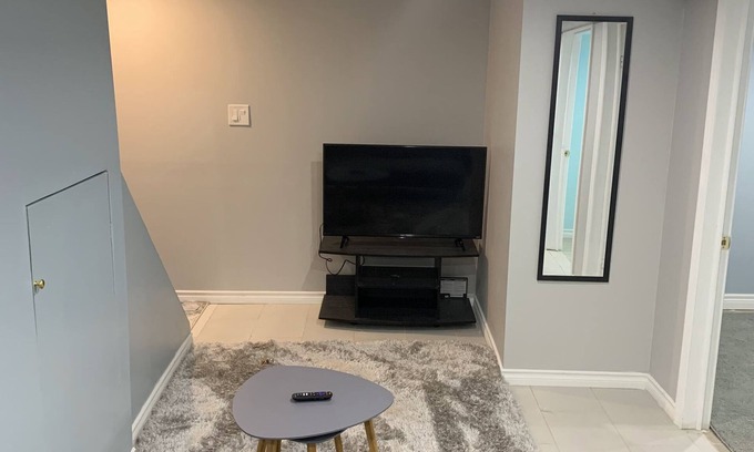 South Central House | Adorable two bedrooms unit with sperate entrance close to everywhere