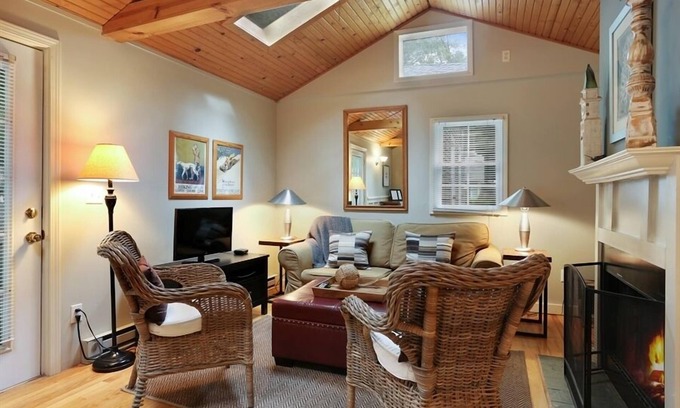 Union Pier Cottage | Adorable Union Pier Cottage Close To Beach and Downtown!