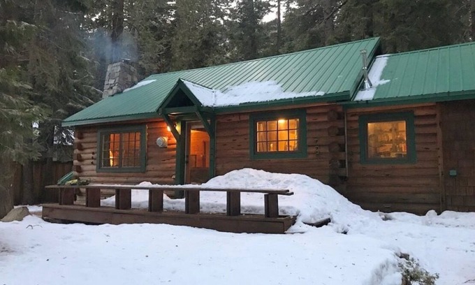 Tahoe Pines Cabin | Adorable updated cabin walking distance to the lake!