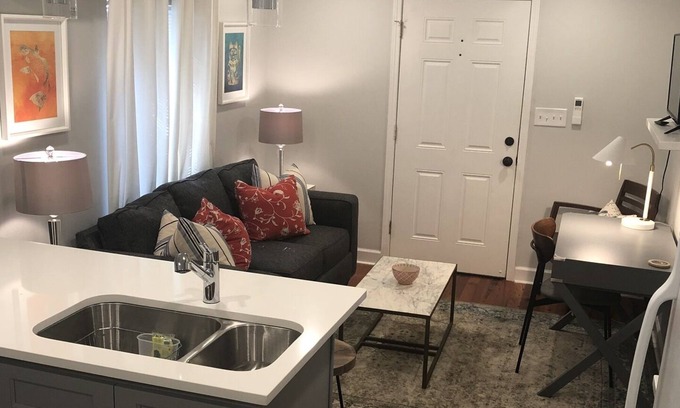 Uptown Historic District Cottage | Adorable uptown cottage, just steps to shopping, parade routes, and much more!