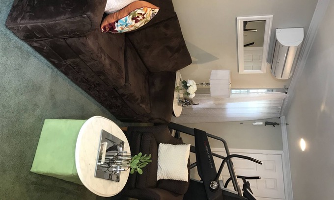 East Setauket Apartment | Adorable private walk-in apartment