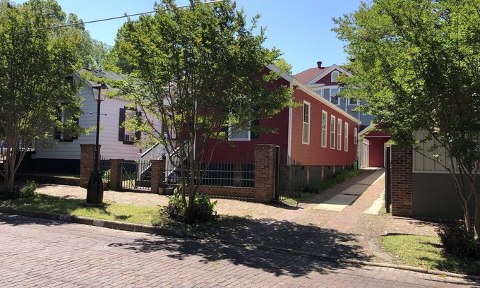Vicksburg Cottage | Adorable Victorian Duplex located in the heart of the historic district