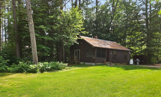 Center Conway House | Adorable Waterfront Cottage on Pristine Conway Lake