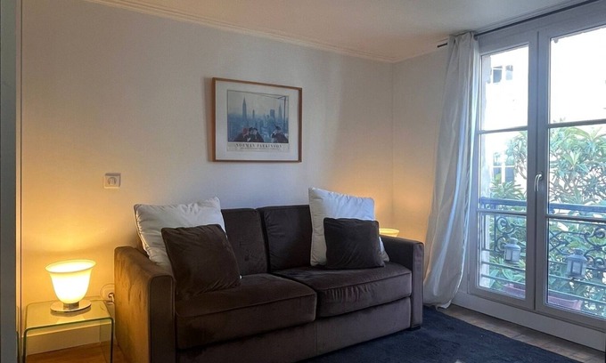 Saint-Victor Apartment | Adorable XIX the Century Apartment. Latin Quarter. Air Conditioned, Wifi Internet