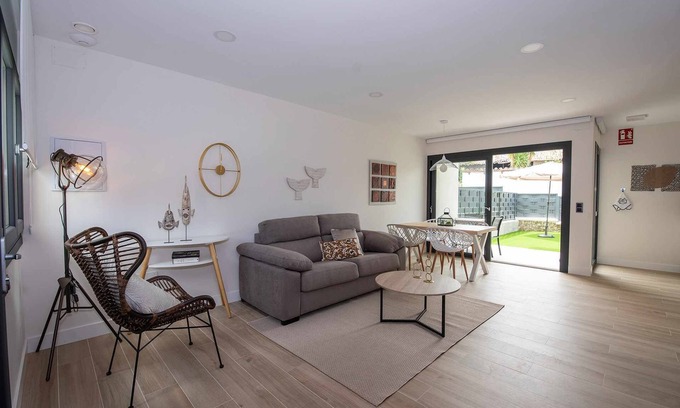 Poo Apartment | Adosado-duplex Marea Baja 2; Zona Playa, Ideal Familias, Parejas y Amigos