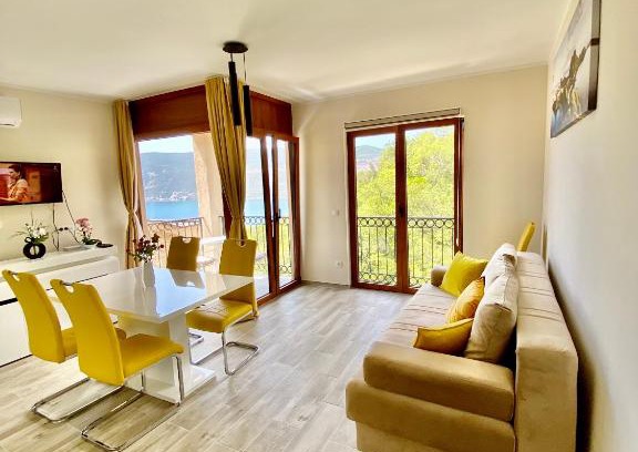 Trebesinj Apartment | Adria Sea & Mountains