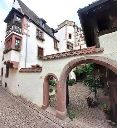 Riquewihr Bed & Breakfast | ADRIHOF à Riquewihr, Cour de l'Abbaye d'Autrey
