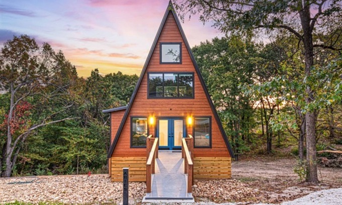 Omaha Cabin | AdultOnly BoatSlipAvailable PetFriendly HeatedPool ThunderRidgeClose