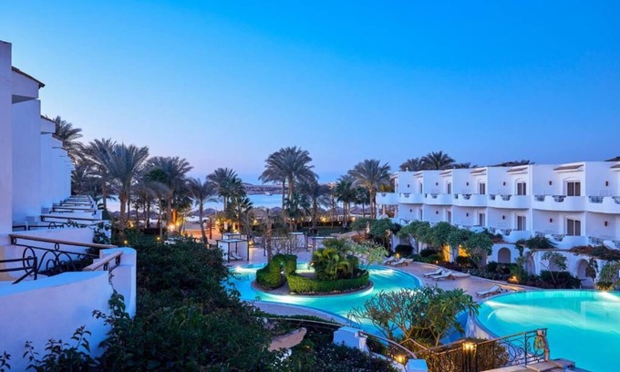 Ras Umm Sid Hotel | Adults-Only Getaway w/Beach, Pools, Full-service Spa & Walkable Old Market