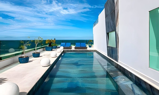 Copacabana Apartment | ADV001 Luxurious sea-front penthouse for 10