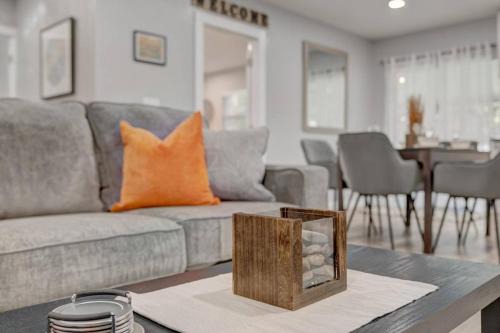 Terrace Park House | Adventure Awaits in Tampa Bay with Beautiful Decor 4BR with Backyard Oasis Near Busch Gardens & Adventure Island