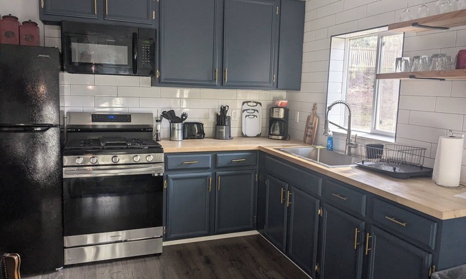 Middletown Cabin | Adventure Awaits: Newly Renovated Cabin Just Minutes Away from Outdoor Fun