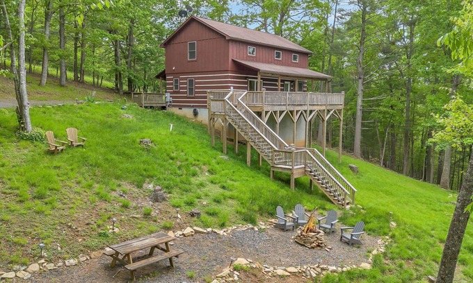 Jefferson Cabin | Adventure Cabin! Fire Pit, State Park, Fishing, Mtn Views, Hot Tub, WiFi