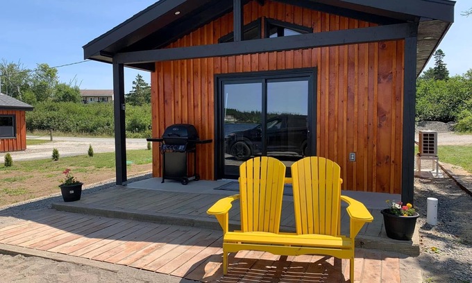 Clare Cottage | Adventure Cabin too! nCosy cabin on lake edge