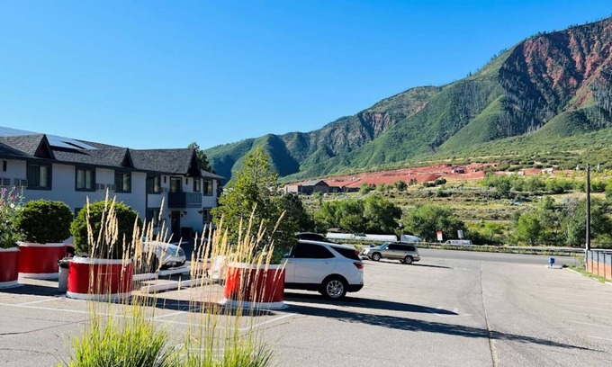 Glenwood Springs Hotel | Adventure Inn - Glenwood Springs