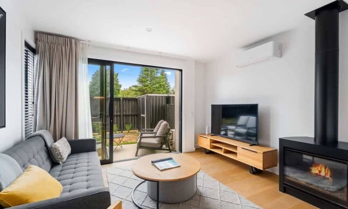 Albert Town Apartment | Adventure Riverside Retreat
