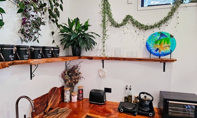 Hot Water Beach House | Adventurers Chest - Pohutukawa Equipment Included
