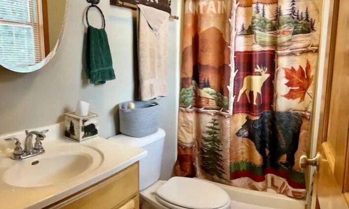 Land O Lakes House | Adventurers paradise! spacious cabin on trails end