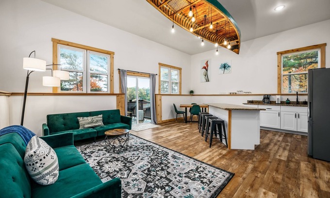 Mayfield Condo | Adventurous Escape on Spider Lake - Rent Pontoons!