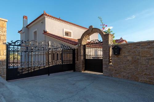 Karlovassi Villa | AEGEAN HORIZON villa