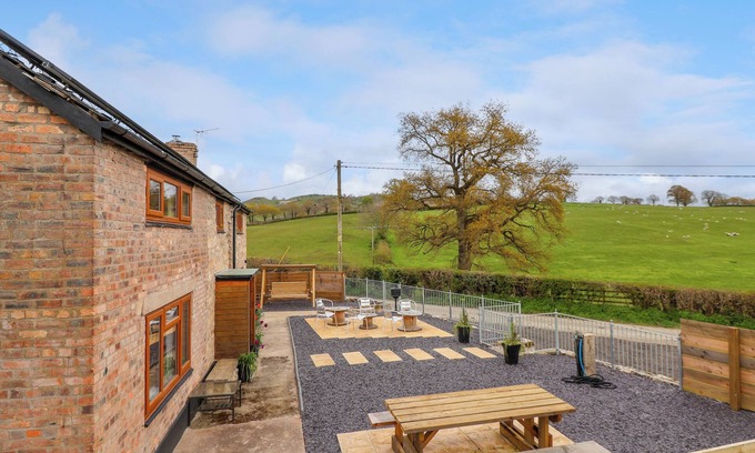 Oswestry Cottage | AELYBRYN, family friendly, character holiday cottage in Trefonen