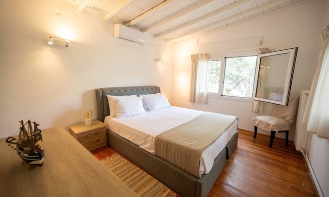 Loutraki-Agioi Theodoroi House | Aeraki Cottage at Heraion Lagoon
