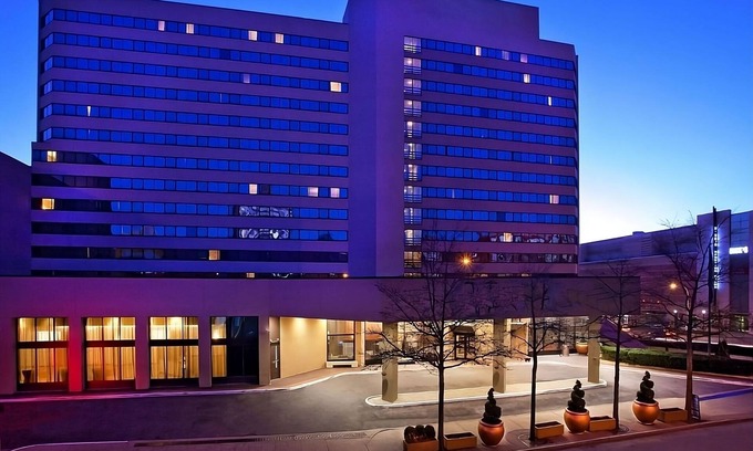 White Plains Resort | Affordability Meets Comfort! Close to Jacob Purdy House, Free Airport Shuttle!