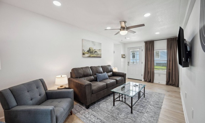 Lakeland Apartment | Affordable 2 bed/1 bath, Pet Friendly with Free Coffee